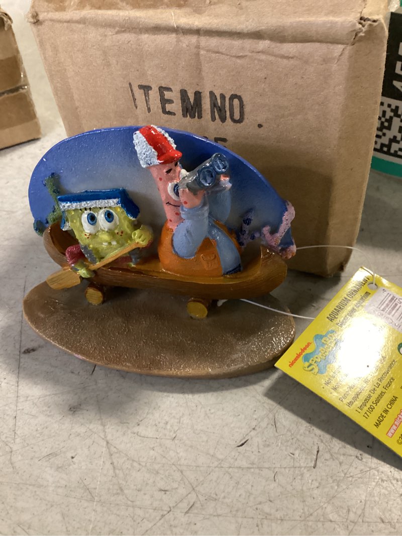 Condition photo showing New/Like New for  Spongebob and patrick in canoe aquarium ornament 