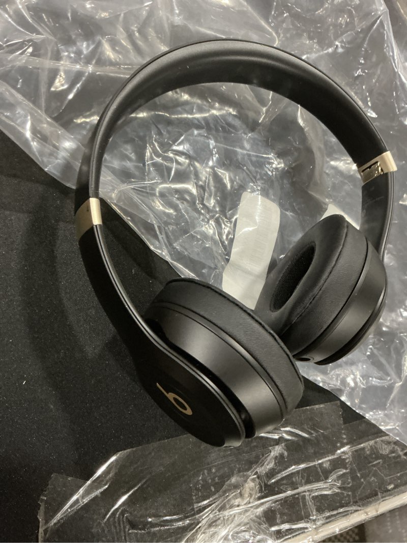 Beats Solo 4 - Wireless On-Ear Bluetooth Headphones, Up to 50-Hour Battery Life, Ultra-Lightweight C