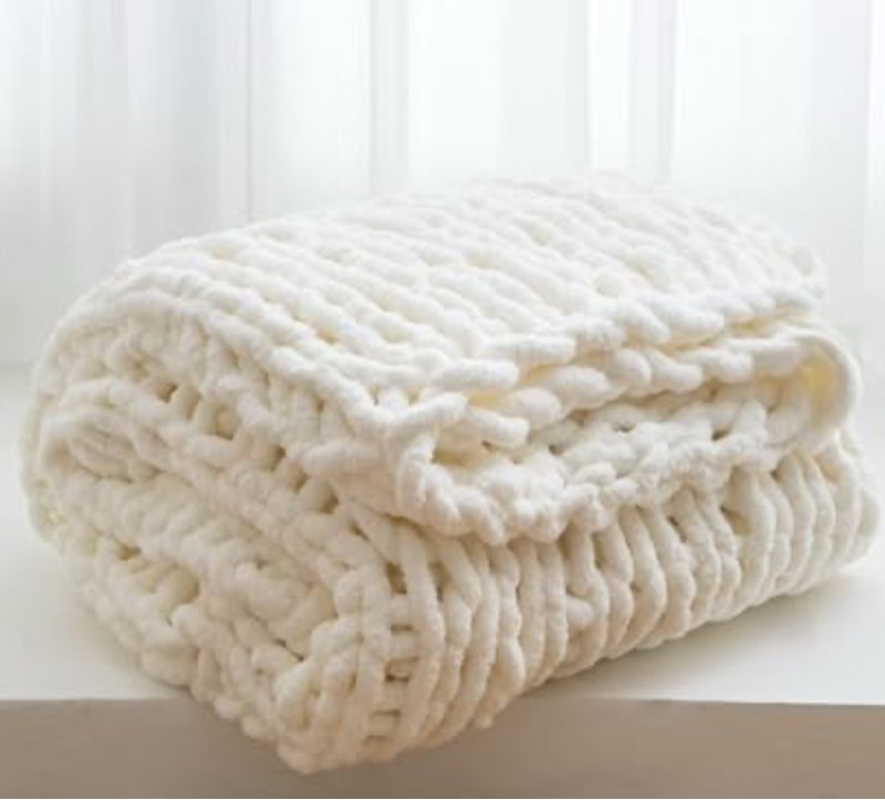 Product used, Unknown size, L'AGRATY Chunky Knit Blanket Throw: Soft Chenille Yarn Throw Blanket  - Handmade Thick Cable Crochet Blanket - Chunky Rope Throw Blanket for Couch Sofa Bed Home Decor(Cream White)