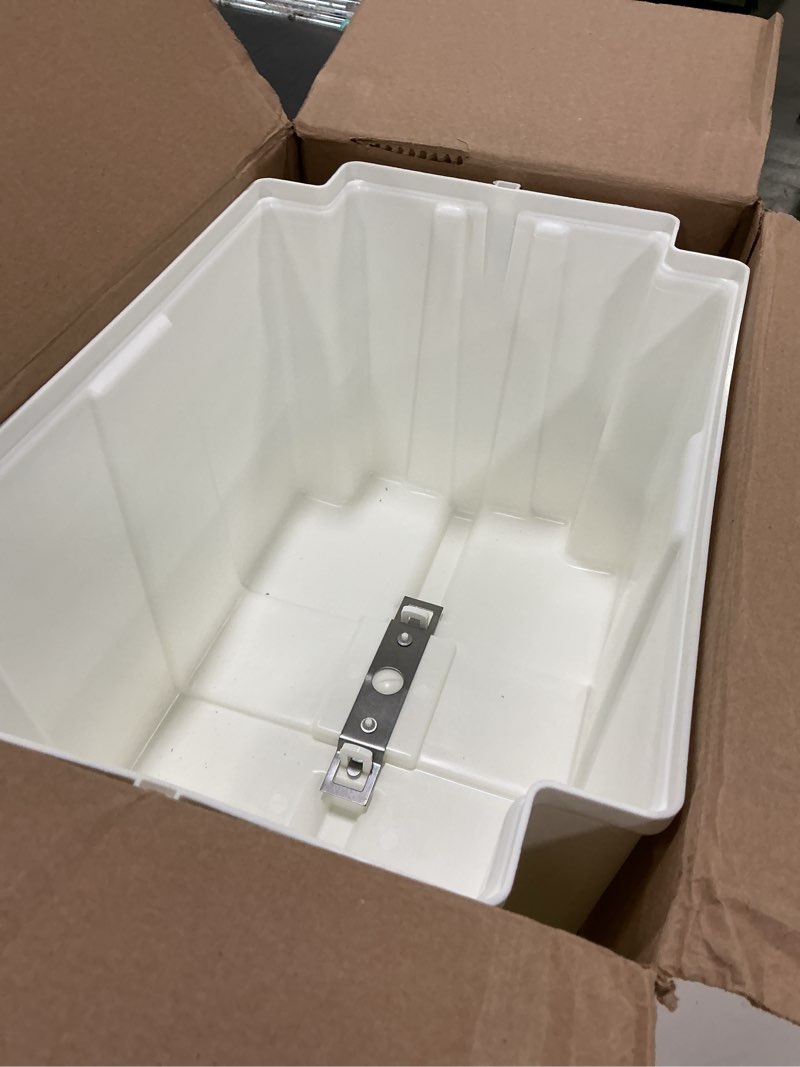 Condition photo showing Good Condition for Brother 5300A Sewing Machine Hardcase, Off-White 18x12x14in