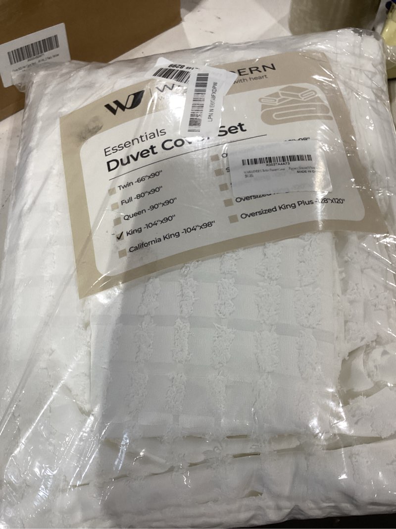 Condition photo showing New/Like New for warmdern boho duvet cover set king size,white striped duvet cover microfiber bedding set,3pcs ultra soft breathable lightweight tuft texture pattern duvet covers with zipper closure(white,king) white king