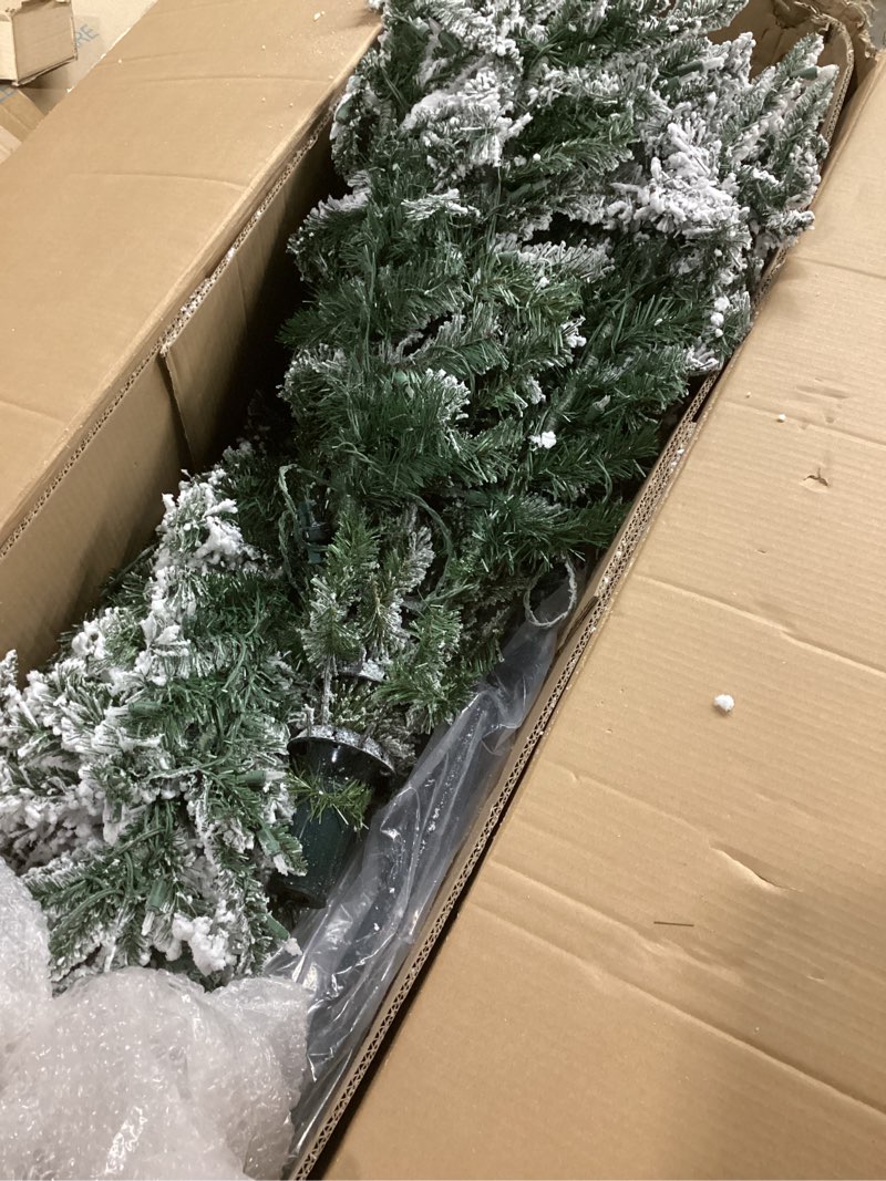 Condition photo showing Good Condition for Fraser Hill Farm 10-Ft. Mountain Pine Flocked Artificial Christmas Tree with White Incandescent Smart Lights and Stand, Prelit Foldable Fake Tree with Realistic Snowy Foliage for Home Decoration