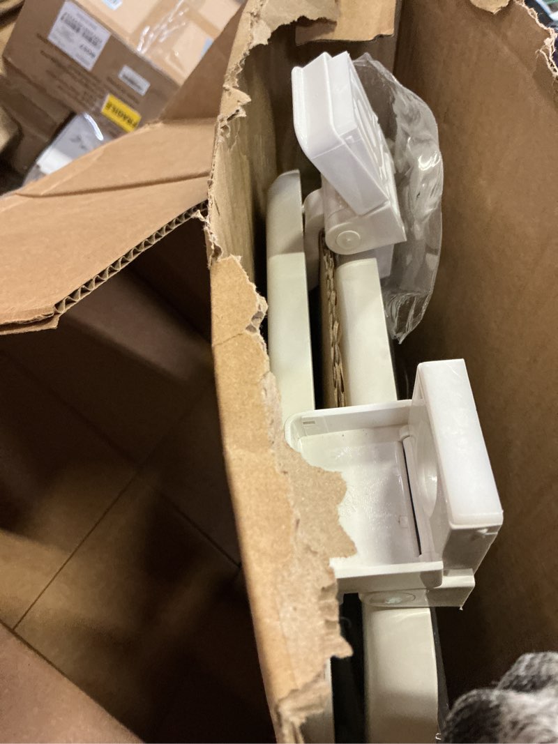 Condition photo showing Good Condition for proflo pftswec2000 elongated closed-front toilet seat with quick release and lid - white