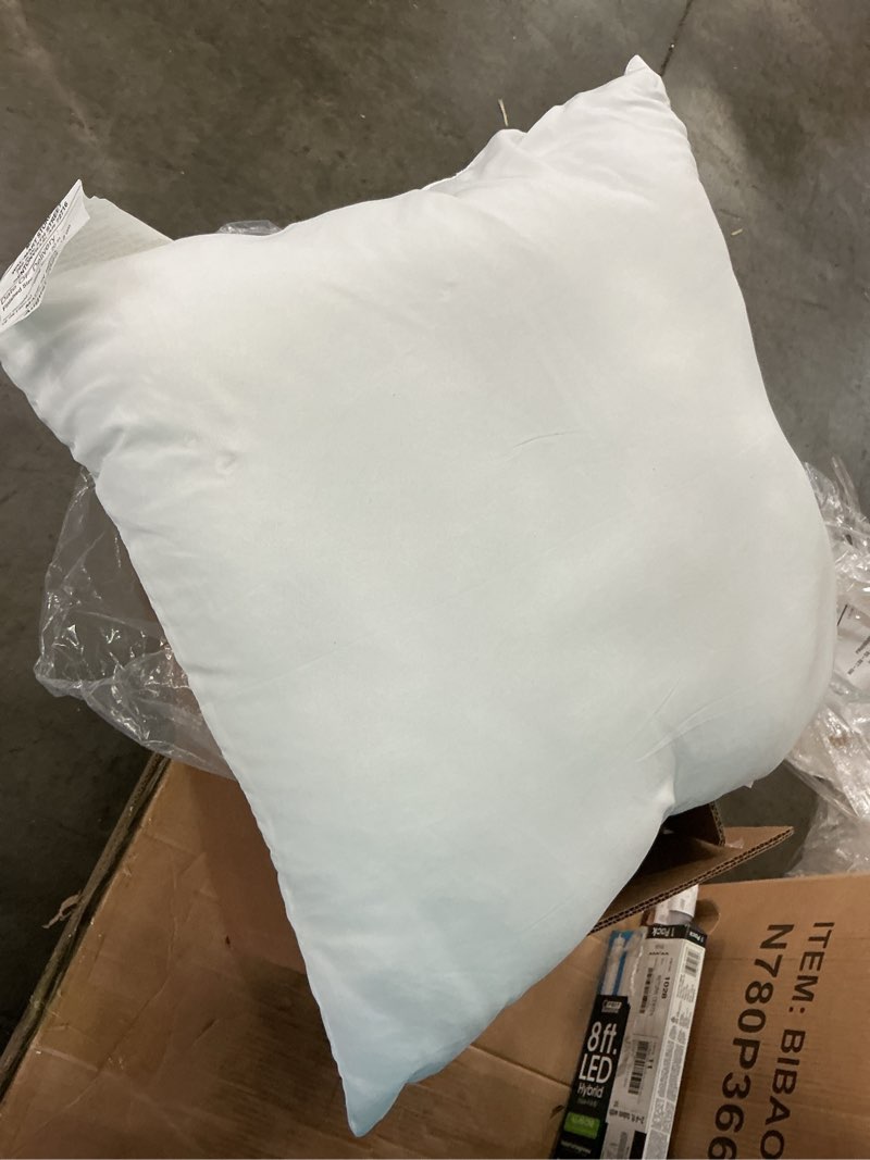 Condition photo showing As Is for mainstays de pillow set 