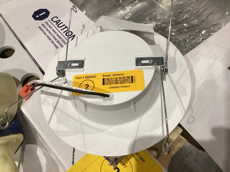 Condition photo showing Good Condition for utilitech white 5-in or 6-in 850 -lumens switchable white round dimmable led wet rated