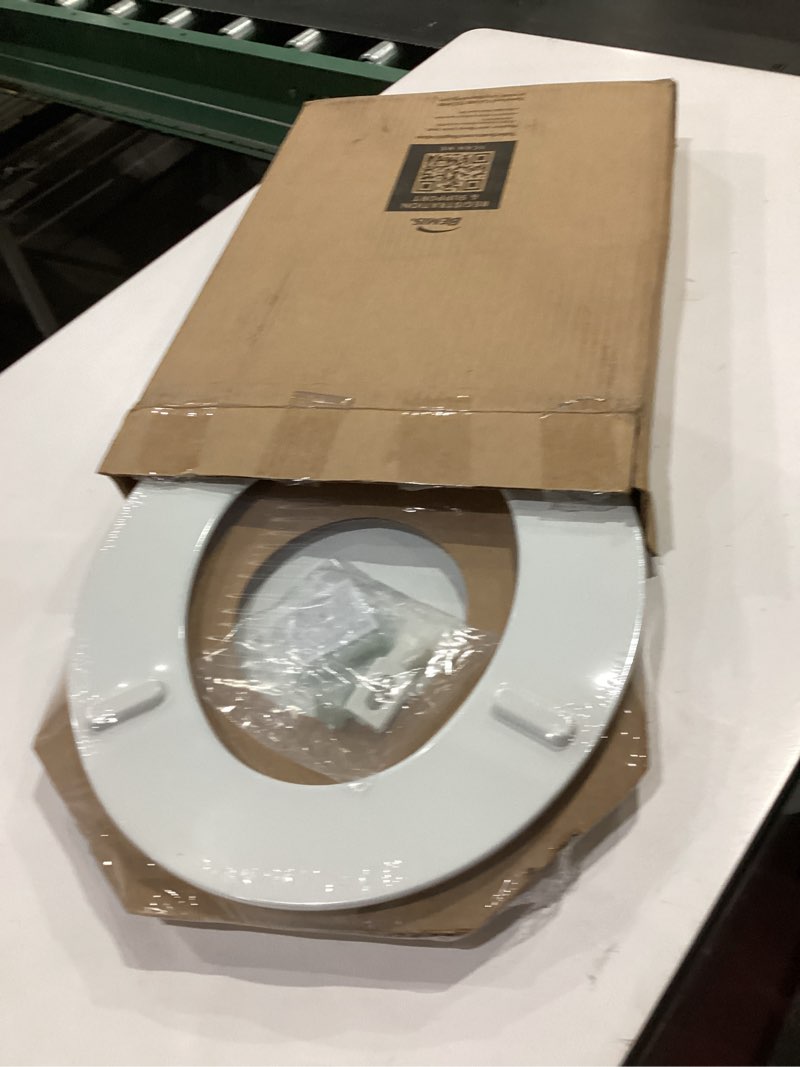 Condition photo showing New/Like New for mayfair cassel slow close toilet seat, easy clean, non slip premium wood seat, easy install, made in usa, round, white