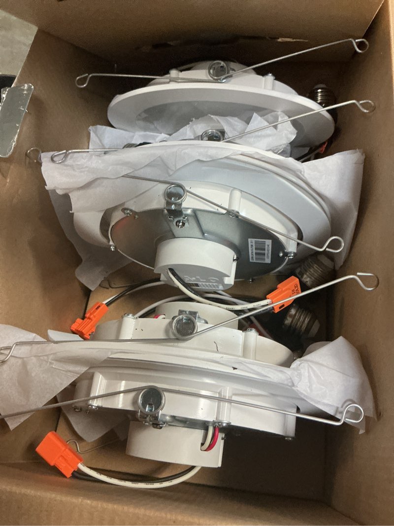 Condition photo showing Good Condition for halo white 6-in 965 -lumens switchable round dimmable led canless wet rated recessed downlight 6 -pack