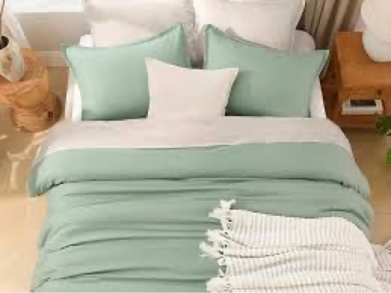 Litanika Oversized King Comforter Set 120x120, 3 Pieces Sage Green Super King Lightweight Solid Bedd