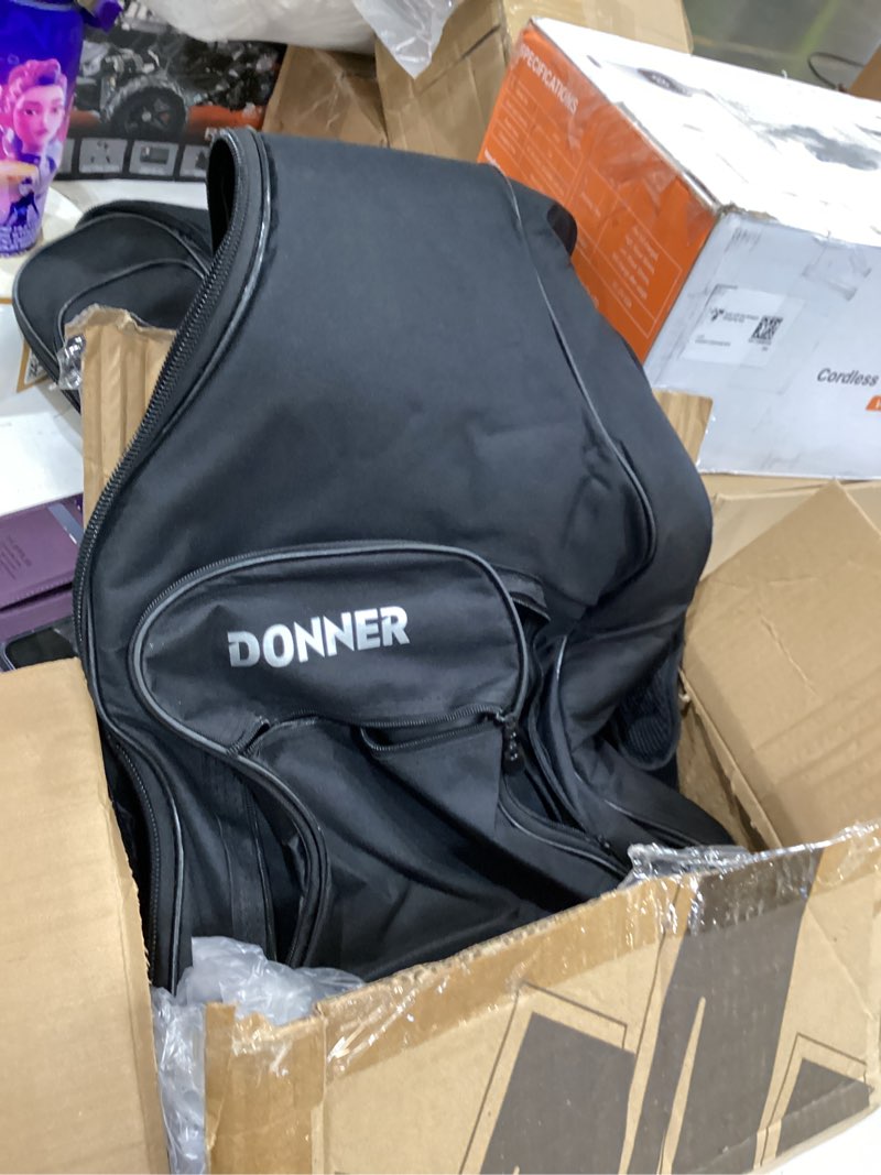 Condition photo showing New/Like New for case quitar