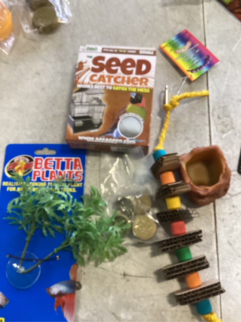 Condition photo showing New/Like New for Assortment of small,miscellaneous small,variety of items,multiple pieces,total of 5 pieces