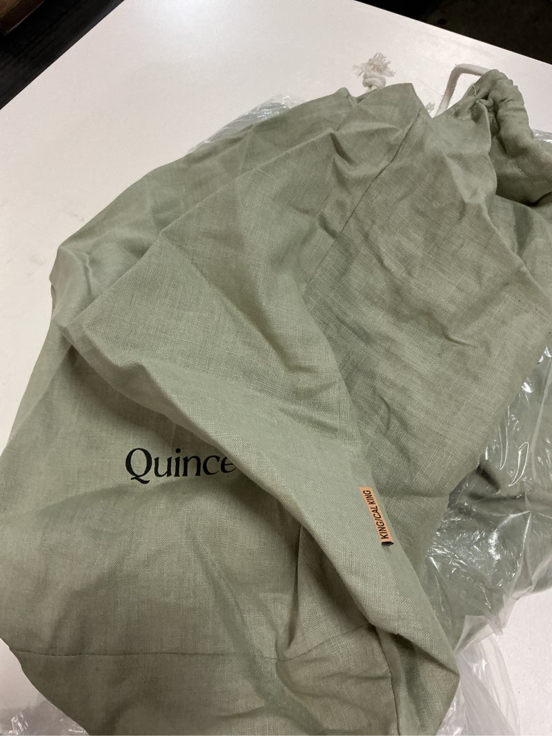 Condition photo showing Good Condition for european linen sheet set green cal king
