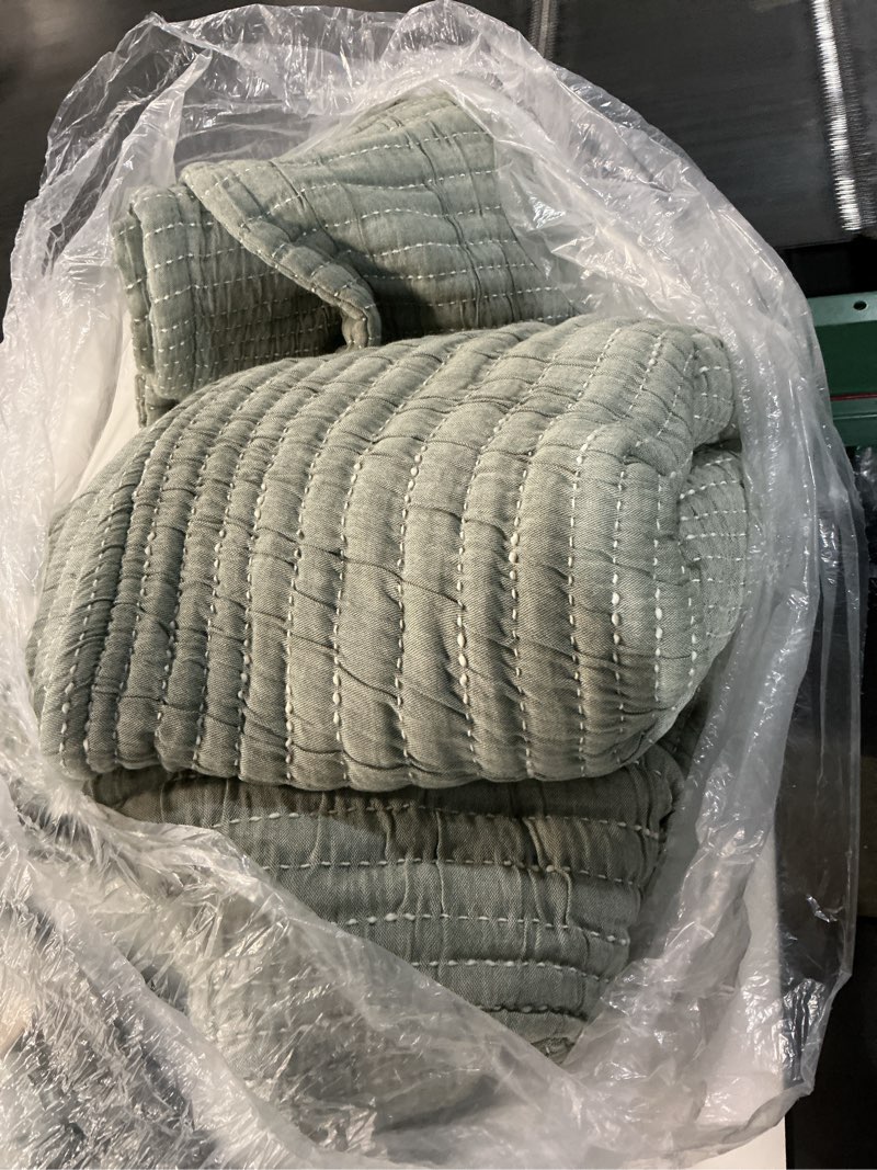 Condition photo showing Good Condition for organic cotton channel stitch coverlet set, king/cal king, green