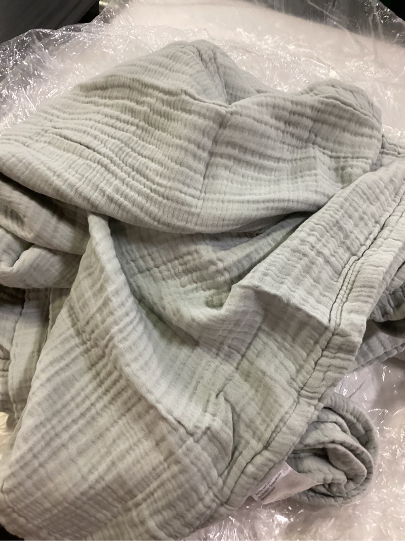 Condition photo showing Good Condition for organic cotton gauze bed blanke tking