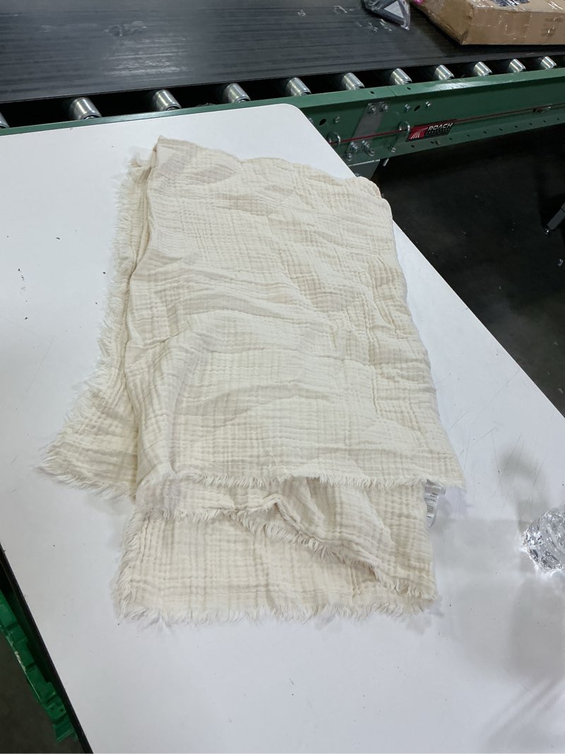Condition photo showing Good Condition for organic airy gauze throw style: throw blanket color: undyed