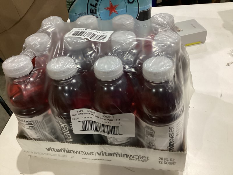 Condition photo showing New/Like New for vitaminwater XXX Açai Blueberry Pomegranate Nutrient Enhanced Flavored Water Beverage, 20 fl oz Bottles, 12 Pack XXX Açai Blueberry Pomegranate 20 fl oz (Pack of 12)