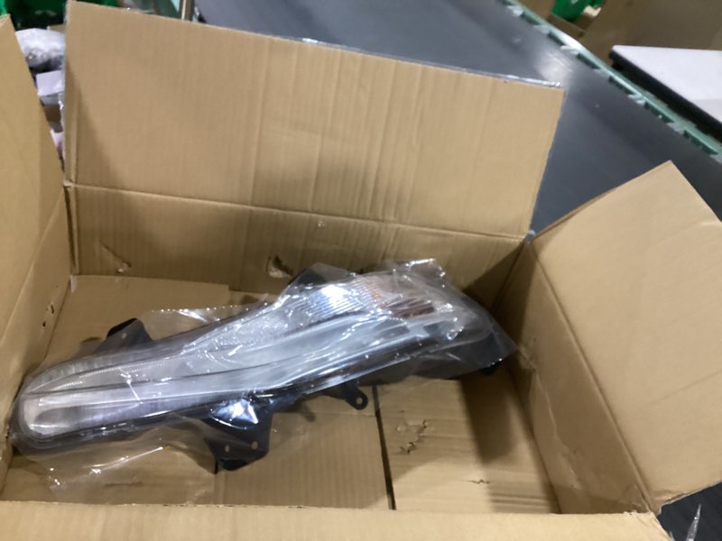 Condition photo showing Good Condition for “incomlete” (one light missing)munirater 2-pack bumper turn signal lights w/drl fog lamps assembly left + right replacement for malibu 2019-2022 84575553 84575552 gm2562117 gm2563117