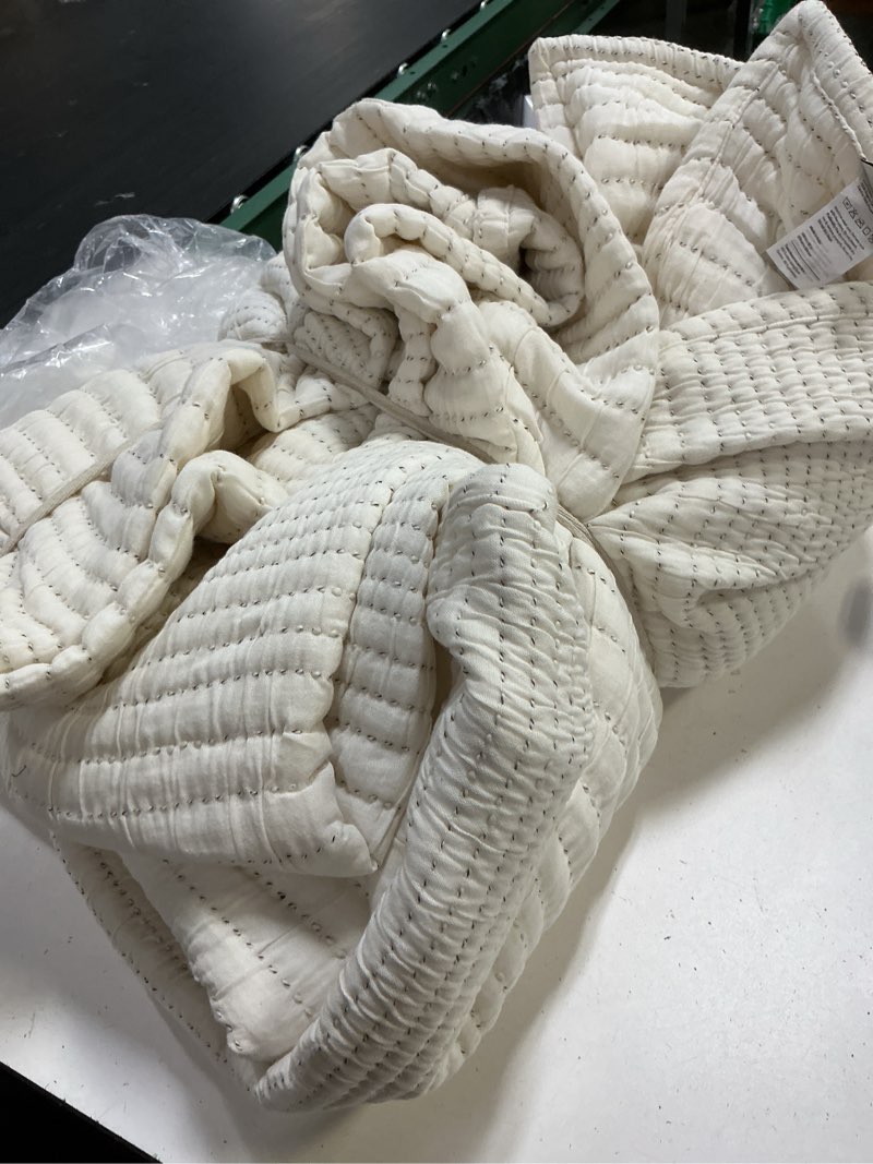 Condition photo showing Good Condition for quince cotton quilt 108”x92” undyed