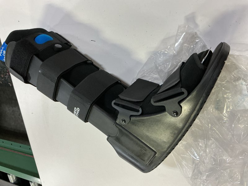 Condition photo showing Good Condition for united ortho usa14107 air cam walker fracture boot, large, black large (pack of 1) black