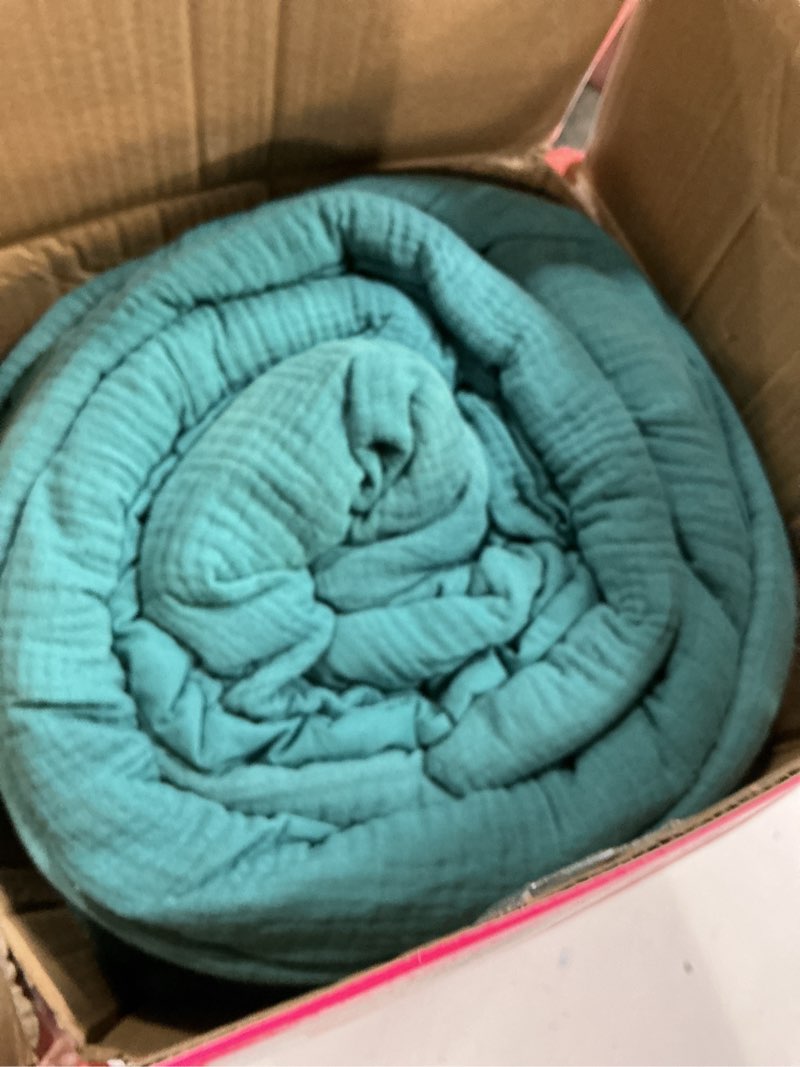 Condition photo showing Good Condition for David's Home Cotton Muslin Comforter Set King Size, Soft Lightweight Breathable Cozy Skin-Friendly, 3PCS Linen Like Gauze Bedding with Pillow Shams, Aesthetics Home Decor & Giftable, Teal Teal King