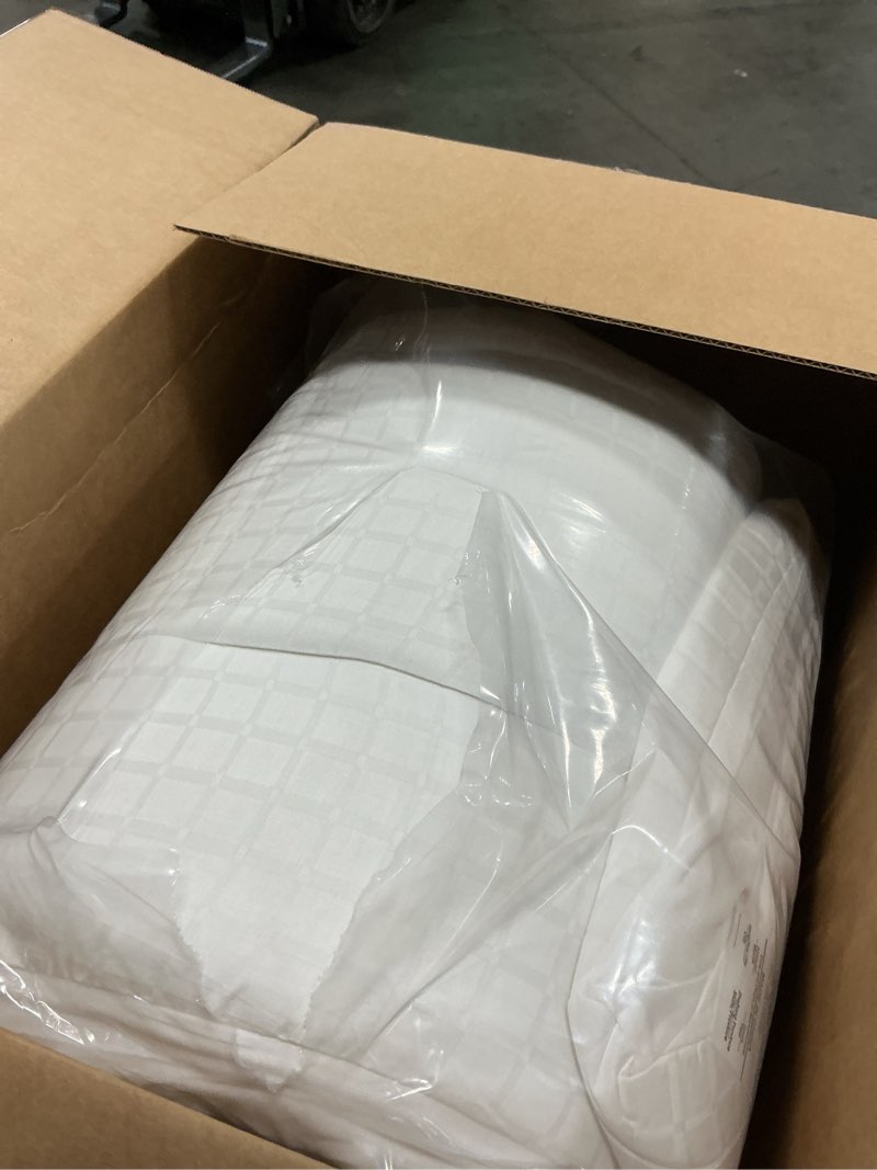 Condition photo showing Good Condition for Serta ComfortSure Queen Mattress Cover, Fitted Pillow Top Mattress Pad, Super Soft and Breathable Quilted Cotton Protector with 18" Elastic Deep Pockets for Secure Fit, White