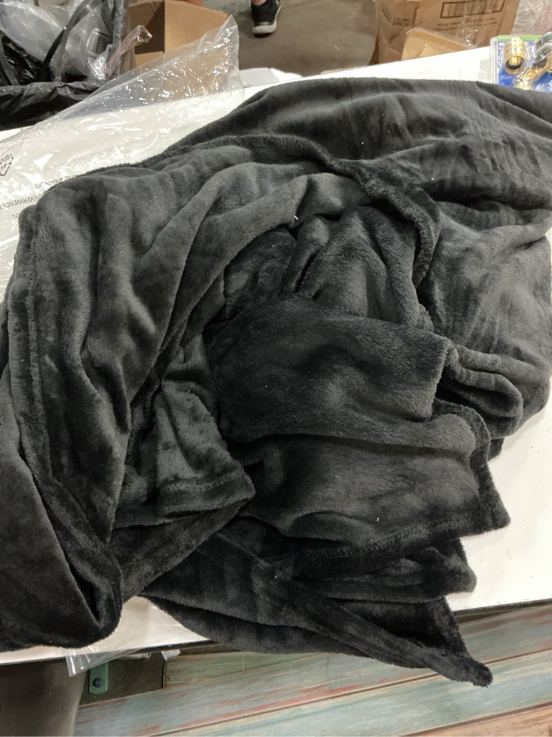 Condition photo showing Good Condition for utopia bedding fleece blanket queen size black (90x90 inches) ultra soft warm lightweight microfiber breathable anti-static cozy winter bed blanket, all-season home decor gift for men & women queen (90x90 inch) black