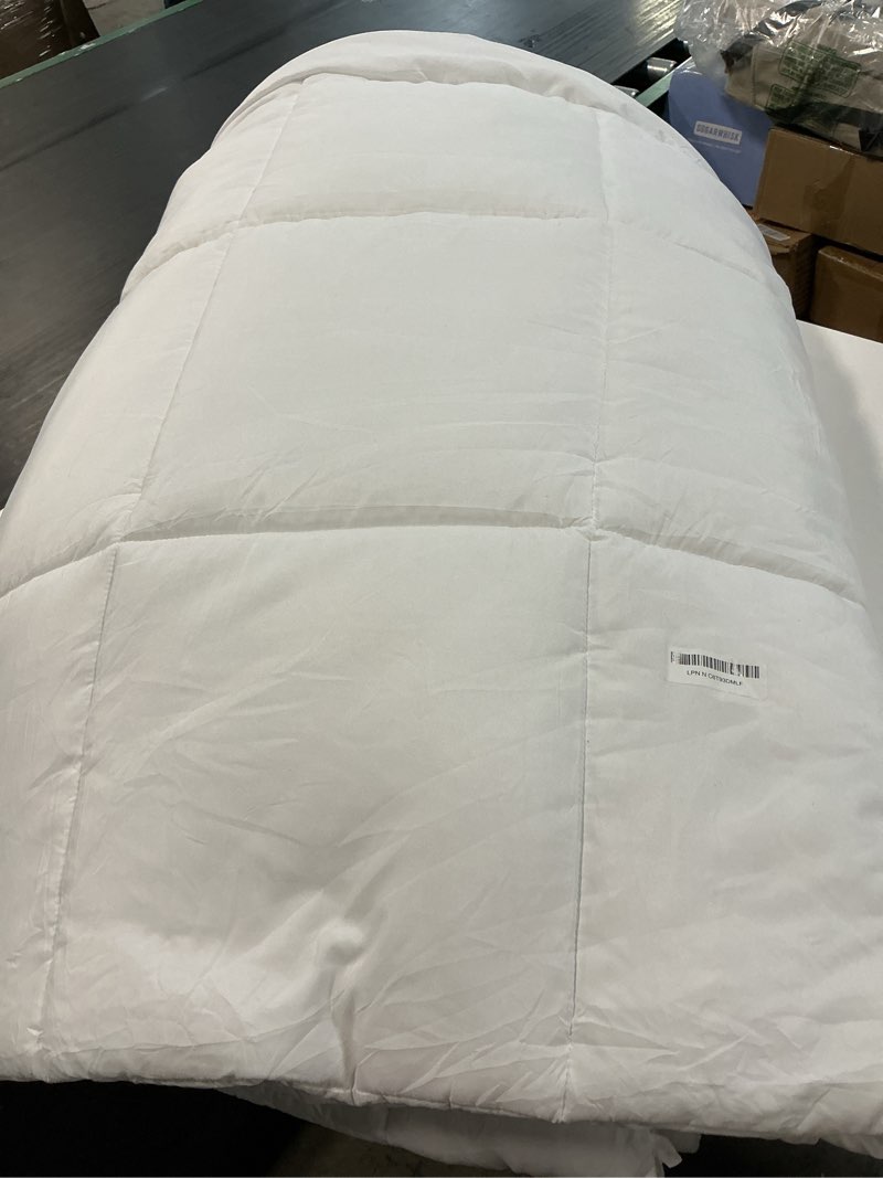 Condition photo showing Good Condition for bedsure comforter duvet insert - quilted comforters king size, all season duvet, gentlesoft down alternative bedding blanket, with 8 tabs, gifts for women/men, white, king 90 x 102 inches white king