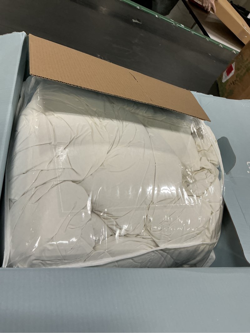 Condition photo showing Good Condition for Brooklinen Lightweight Luxury Down Comforter, 100% Natural Canadian Duck Down Duvet Insert - 650 Fill Power, 100% Cotton Shell, King/Cali King Size Comforter for Warm Sleepers Lightweight (White) King/California King
