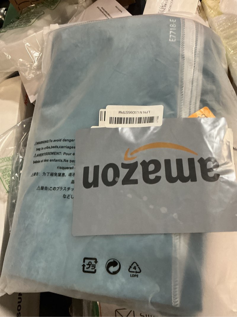 Condition photo showing New/Like New for UrcTepics 8×10 Abstract Blue Headshot Backdrop, Professional Portrait Backdrops for Studio, Yearbook Graduation Photography Backdrops, Polyster Photo Backdrop Includes a 10cm Wide Rod Porket. 8×10 ft Abstract Blue