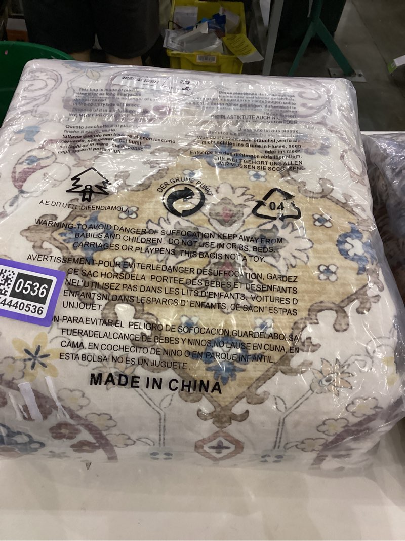 Condition photo showing New/Like New for Area rug