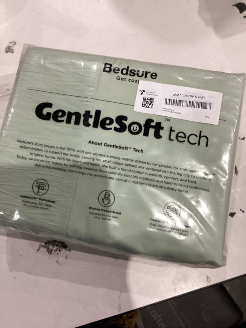 Condition photo showing New/Like New for Bedsure Queen Sheet Set - 4 Pieces Soft Queen Size Sheets - Breathable & Cooling - Hotel Luxury - Easy Care Polyester Microfiber Bedding for Women, Men, Sage Green 12 - Sage Green Queen