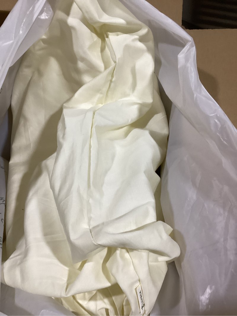 Condition photo showing New/Like New for LilySilk 100% Silk Duvet/Comforter Queen, White, for Four Season, Machine Washable Long Strand Silk Quilt, 100% Cotton Cover 0.65kg, Full 76"x87" Full(76x87 Inch,Silk weight:0.65kg) White Color