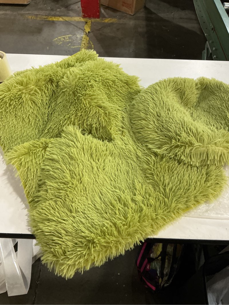 Condition photo showing Good Condition for 3 piece bathroom rug set including- toilet lid-bath rug-counter mat (GRASS GREEN) (color differs from stock photo)