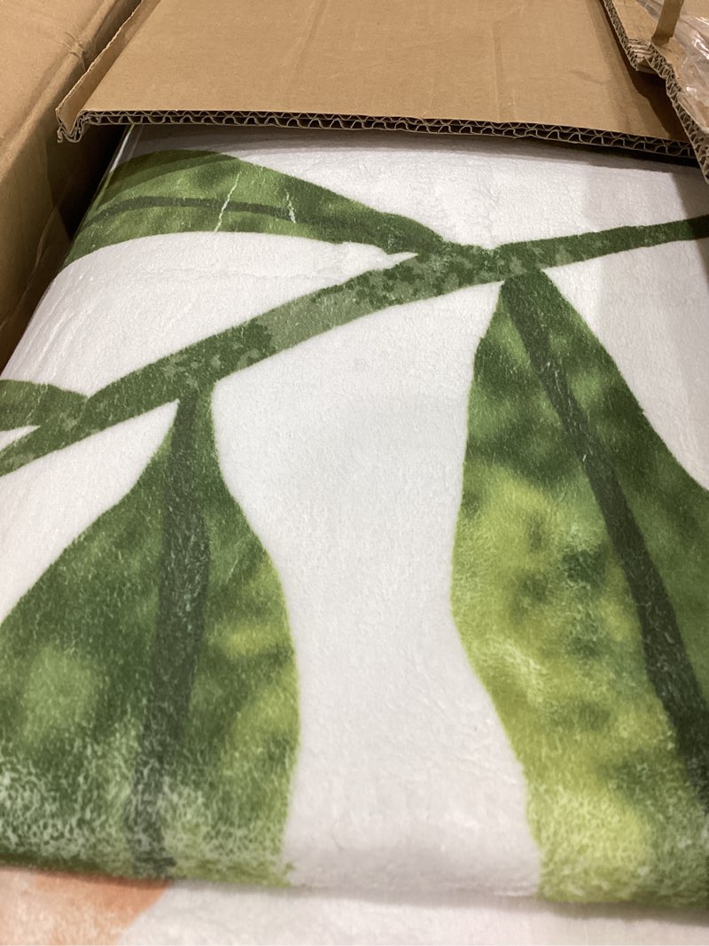 Condition photo showing New/Like New for RoomTalks Mid Century Modern Washable Rug, Boho Cute Aesthetic 8x10 Area Rugs Large Carpet for Bedroom Dining Living Room Entryway Office, Contemporary Abstract Leaves Thin Pile Accent Indoor Rug