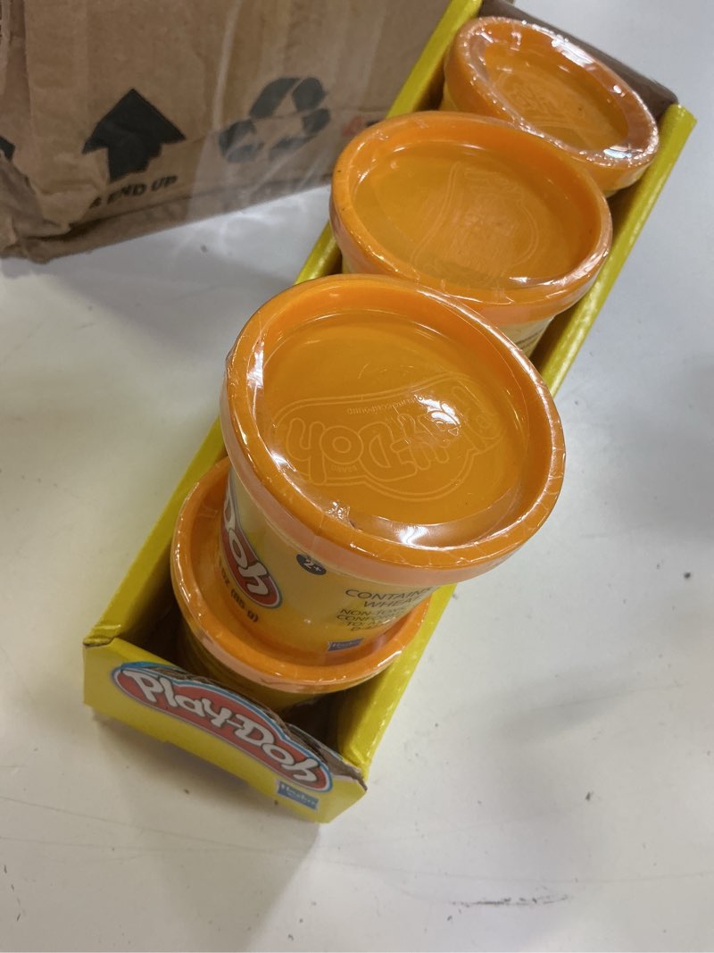 Condition photo showing New/Like New for playdoh (orange)(pack of 6)