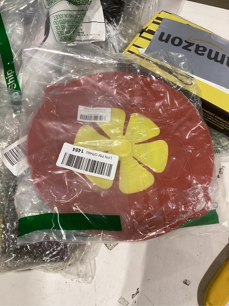 Condition photo showing Good Condition for incomplete only 1 auandyu 2 x spill stopper lid cover and spill stopper, boil over safeguard,silicone spill stopper pot pan lid multi-function kitchen tool (green and red)