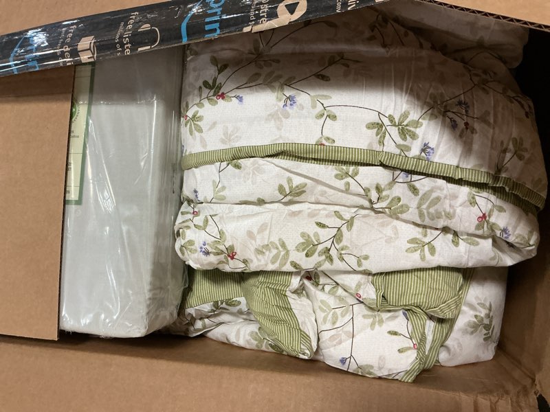 Condition photo showing Good Condition for lemiroe botanical cotton comforter queen size - tender green comforter printed with leafy branches & purple stamens on off-white,reversible lightweight bedding sets 3pcs full/queen (90"×90") botanical - tender green