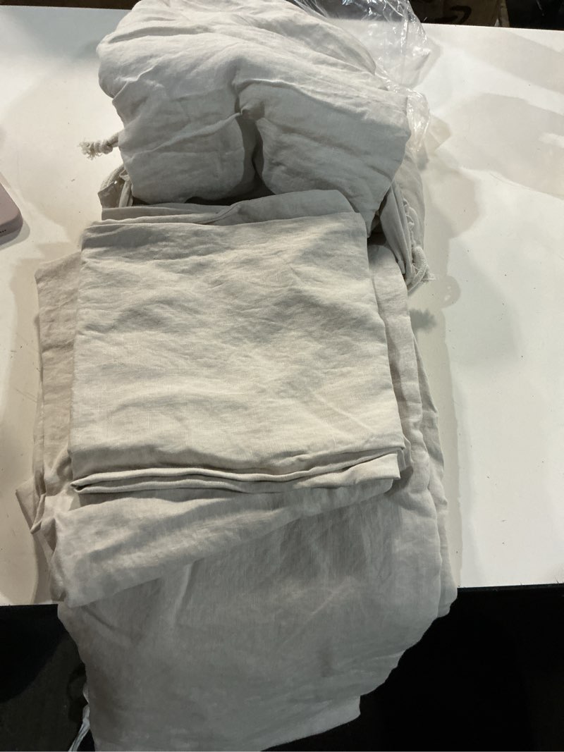 Condition photo showing Good Condition for european linen duvet cover set, natural chambray (king/cal king