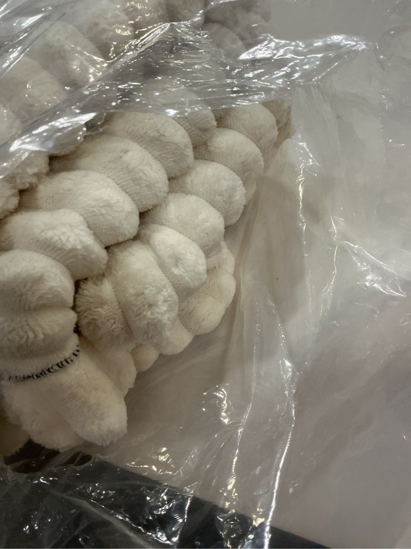 Condition photo showing Good Condition for Couch Cover for Dogs Washable,Non Slip Fuzzy Durable Couch Covers for 3 Cushion Sofa Pet Friendly Sofa Cover Dog Thick Soft Slipcovers Protector Couches Mat Bed (White, 27.6" x 59"/70 x 150cm) Milky White 27.6" x 59.06"/70 x 150cm