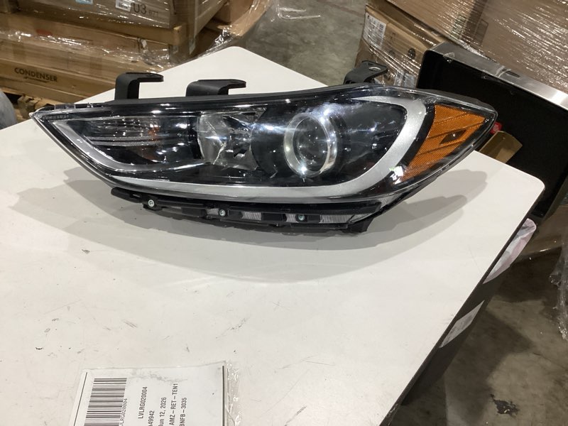Condition photo showing Good Condition for left too)))2017 2018 hyundai elantra left driver halogen headlight adc