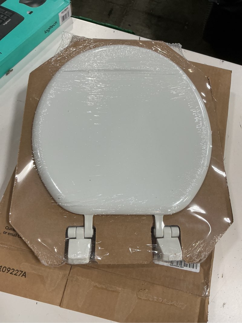 Condition photo showing Good Condition for bemis 730slec slow close toilet seat, easy clean hinges and durable plastic seat, made in usa, round, white