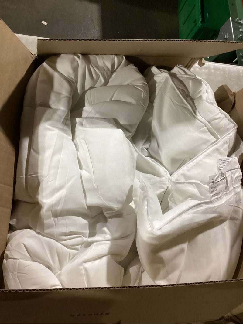 Condition photo showing Good Condition for EASELAND Queen Size Down Alternative Comforter - Quilted Duvet Insert for All Seasons, Soft Lightweight with Corner Tabs, Summer Winter Warm Bedding, White 88×88 Inches Queen White
