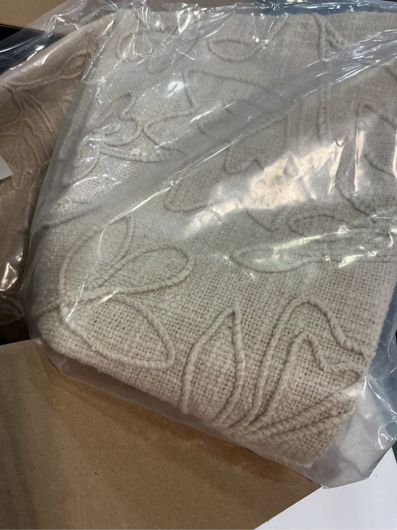 Condition photo showing Good Condition for loloi ii collection pll0127 natural 18'' x 18'' cover w/poly pillow