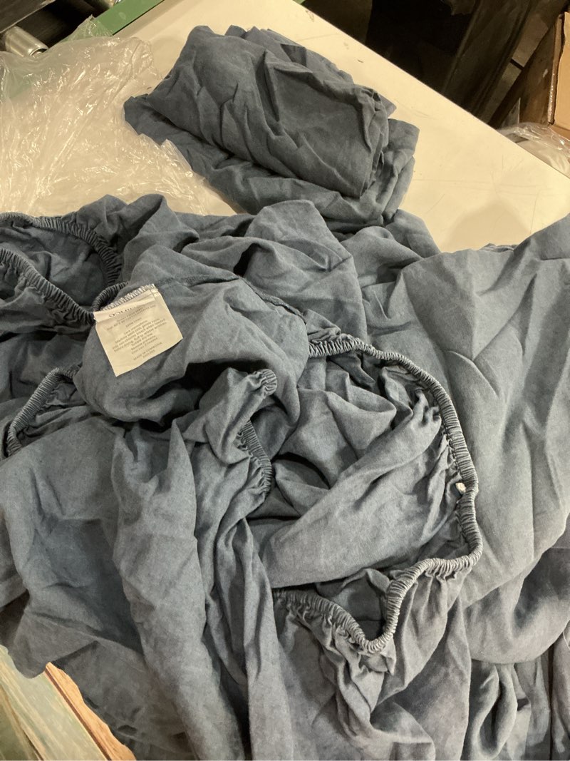 Condition photo showing Good Condition for bamboo fitted sheet set color: nightfall size: queen quinse