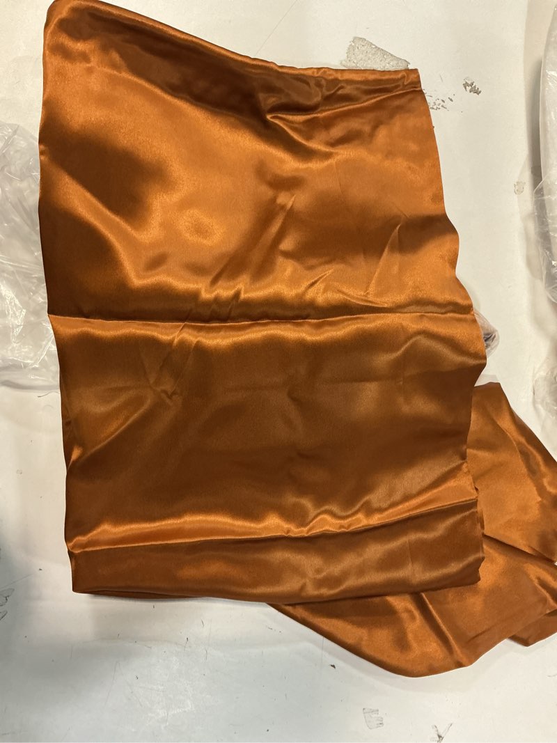 Condition photo showing New/Like New for quince 100% mulberry silk pillowcase