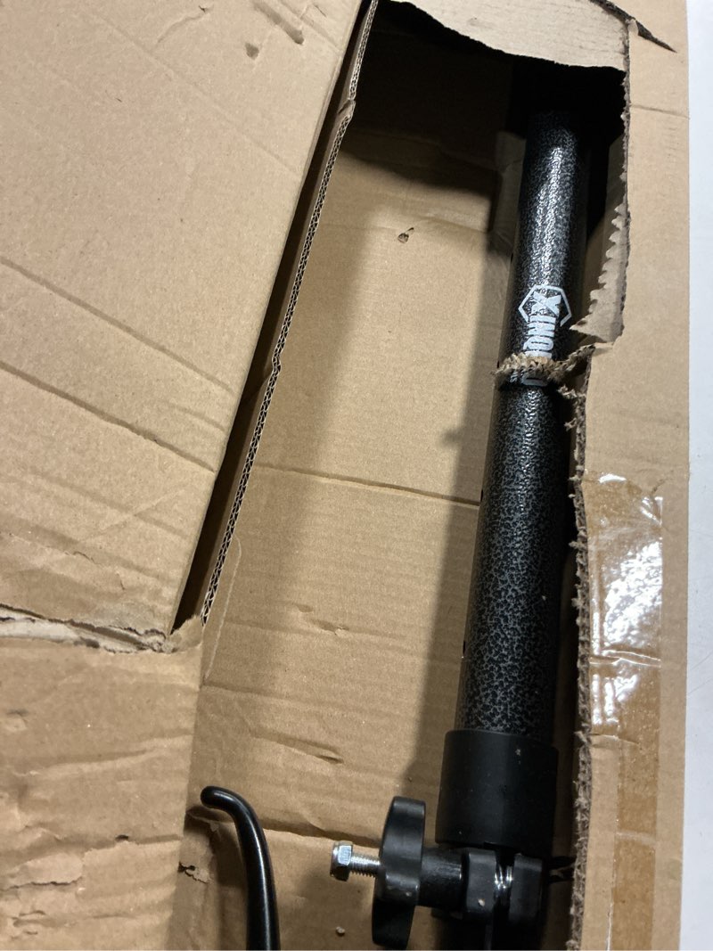 Condition photo showing Good Condition for xinqiao truck bed cargo bar for pickup 41.3 in to 77.2 in adjustable, comes with a net and a divider, 200 lb capacity also used for a third hand support pole 41.3''-77.2'' 1pc
