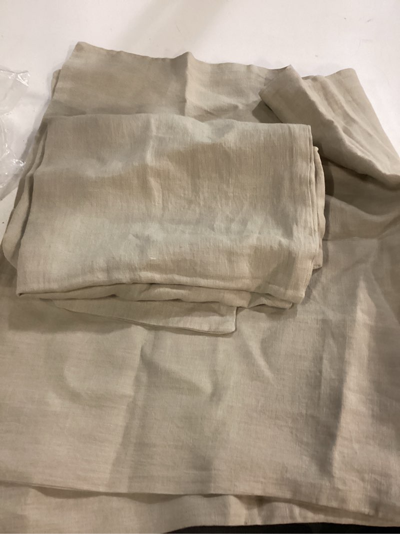 Condition photo showing Good Condition for pillowcase set of 2