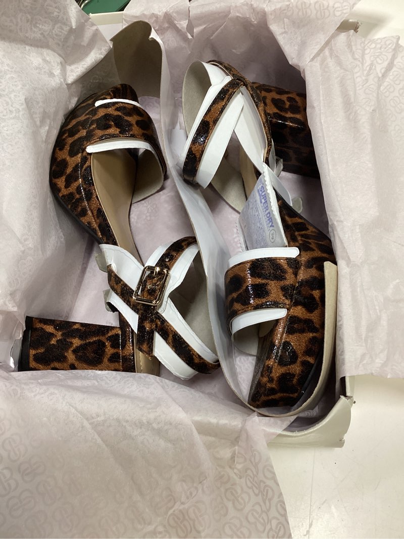 Condition photo showing New/Like New for bandolino women's pennie platform sandal 9 leopard