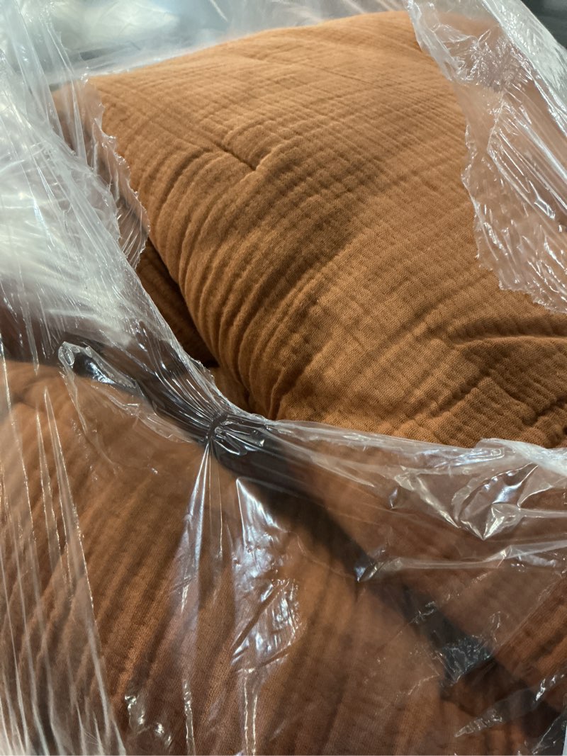 Condition photo showing Good Condition for organic airy gauze dream quilt, king/cal king, terracotta