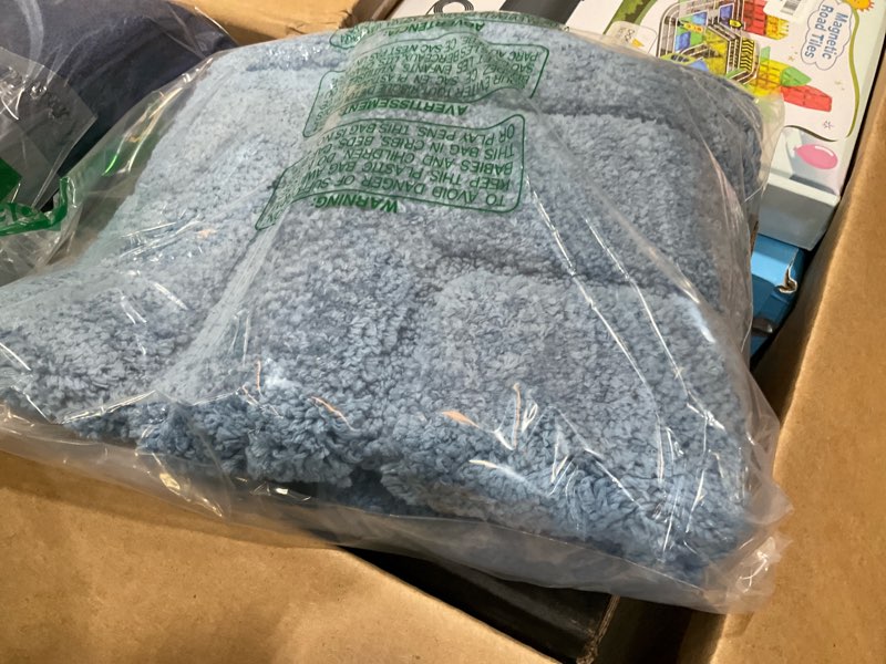 Condition photo showing New/Like New for buganda bathroom rugs, 24" x 20", soft and absorbent microfiber bath rugs, non-slip shaggy shower carpet, machine wash dry bath mats for bathroom floor, tub and shower, blue blue u-shape 24" x 20"