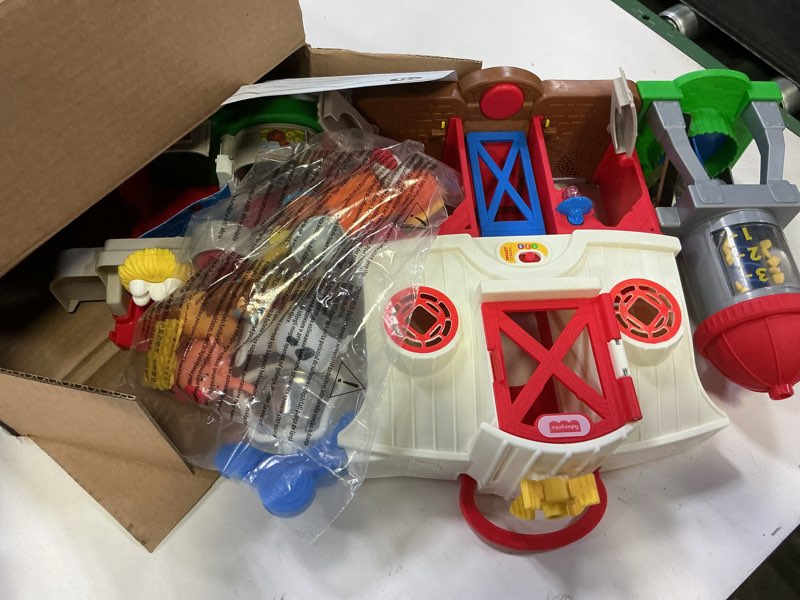 Condition photo showing Good Condition for Fisher-Price Little People Toddler Learning Toy Caring for Animals Farm Playset with Smart Stages for Pretend Play Kids Ages 1+ years (Amazon Exclusive)